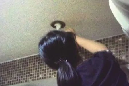 广西女租客发现天花板滴血,此事究竟是怎么回事?