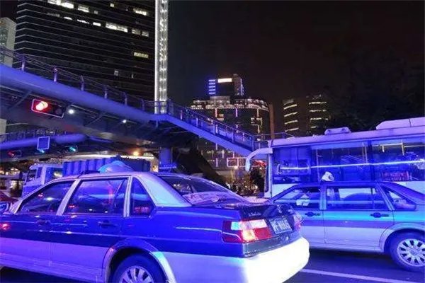 印度女生上海打车30公里收费750元,在陌生的地方打车需要注意哪些问题?