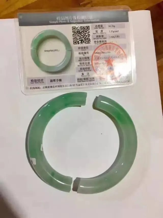 对江西女游客瑞丽碎玉镯30万,商家只需要她赔付18万,你怎么看呢?