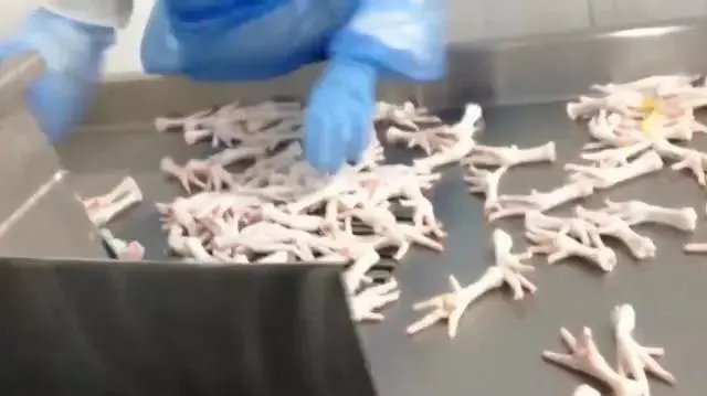 无骨鸡爪是怎么去骨的?