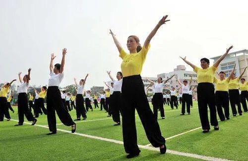 在殡仪馆前跳广场舞送别老人,此举是否对逝去的人不尊重?