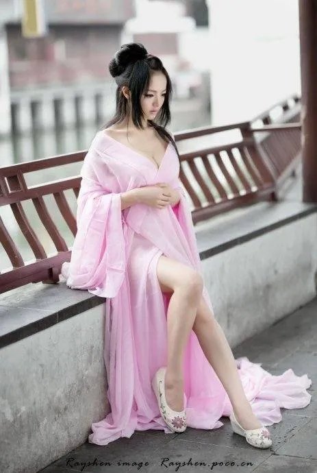 求此美女姓名及完整的图片