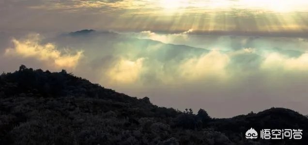 上联:晴空朗月惊雷,下联怎么对?