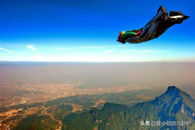 女大学生在张家界翼装飞行失踪,定位和手机都没带,生还的可能性大吗?