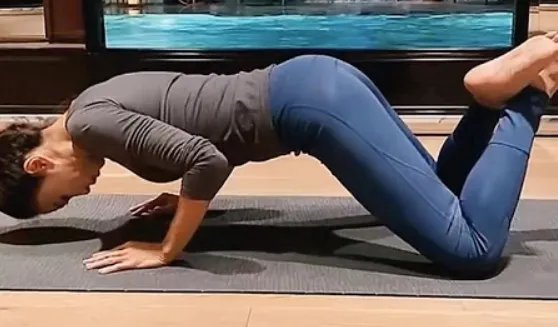 黎姿辅导女儿功课变猫妈,49岁的她是怎样兼顾家庭与工作的?