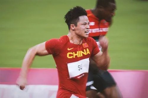 苏炳添世锦赛百米首秀，小组第五晋级半决赛，如何评价他在赛场上的表现？