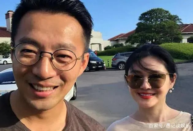 汪小菲被问前任，采访现场直接黑脸，深夜直播再被批，原因是什么呢？