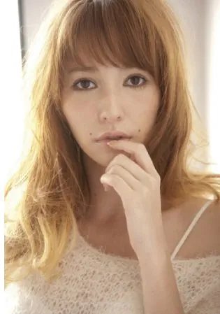 藤井莉娜的痣是真的吗?