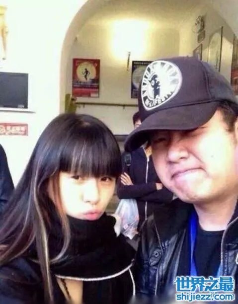 揭秘小彩旗男友是谁,14岁就谈恋爱直呼老公