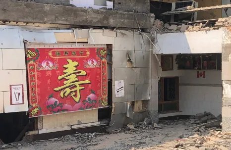 山西临汾坍塌饭店十多年间扩建五六次，合法吗？