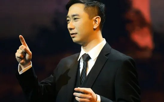 扇耳光、烫烟头,王自健曾被前妻家暴的细节究竟是怎样的?