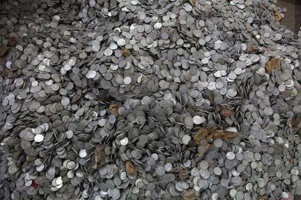 趵突泉将6万余元硬币上交财政,往水里丢硬币的行为会不会影响水质?