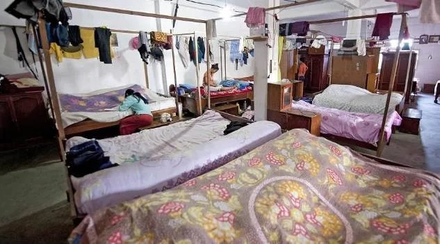 印度一男子娶39位妻子,全家181人住同一层楼,后来怎样?