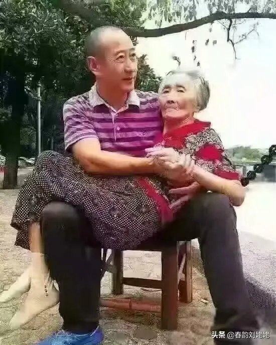 妻子回娘家照顾年迈的父亲,我却过起了单身生活,我该怎么办?