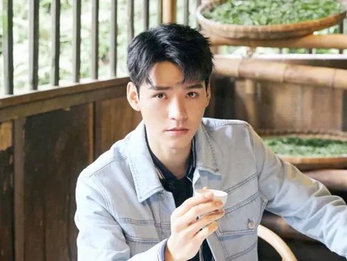 龚俊大学时的毕业照曝光,当时的他状态如何?