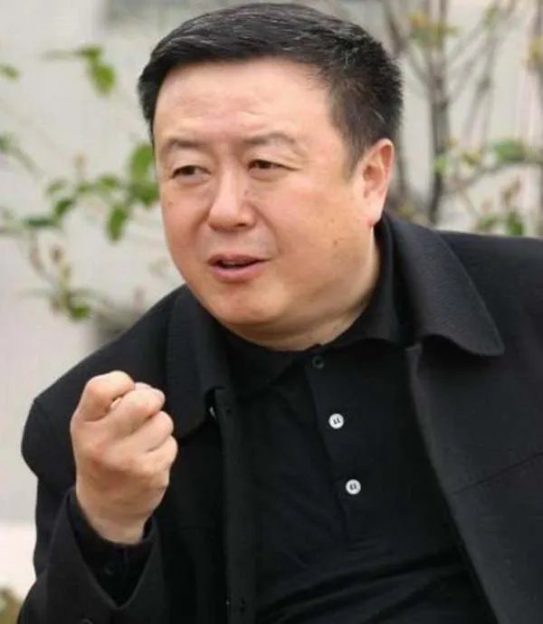曾是皇后专业户,41岁嫁著名导演,结婚19年,邬倩倩如今怎么样了?