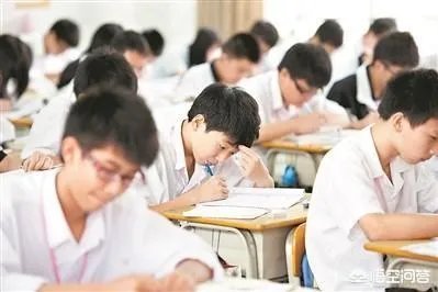 一个班级如果管不住,或者老师不敢管可以乱到什么程度?