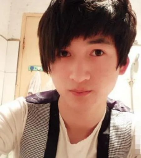 《英雄联盟》的主播小智到底长什么样子?有没有真实的照片?