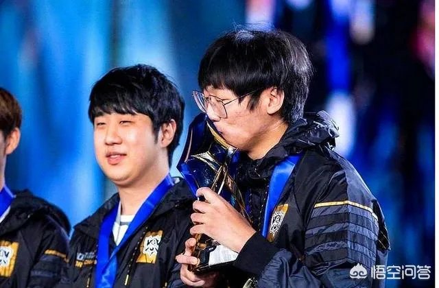 IG宁王活成了自己讨厌的样子,网友扒出当年鲁豫有约名言“不愿做替补”,为何现在实现?