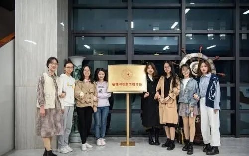 武汉学霸宿舍8人全成功保研,对此你怎么看?
