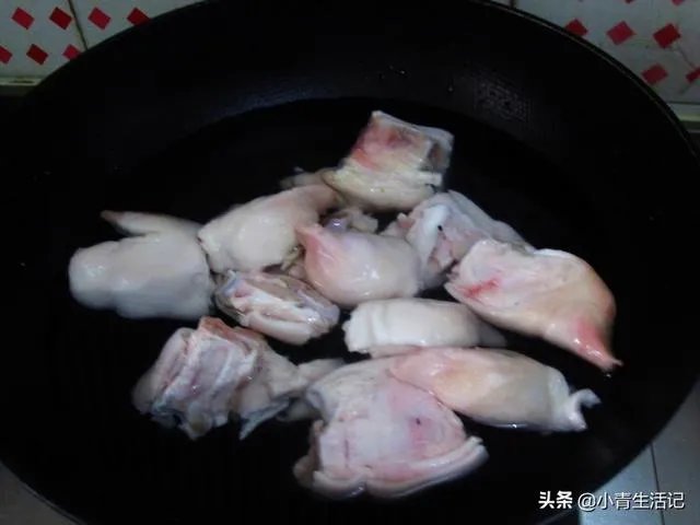 电饭煲能够煲压猪蹄吗?知道的能不能把过程写出来?