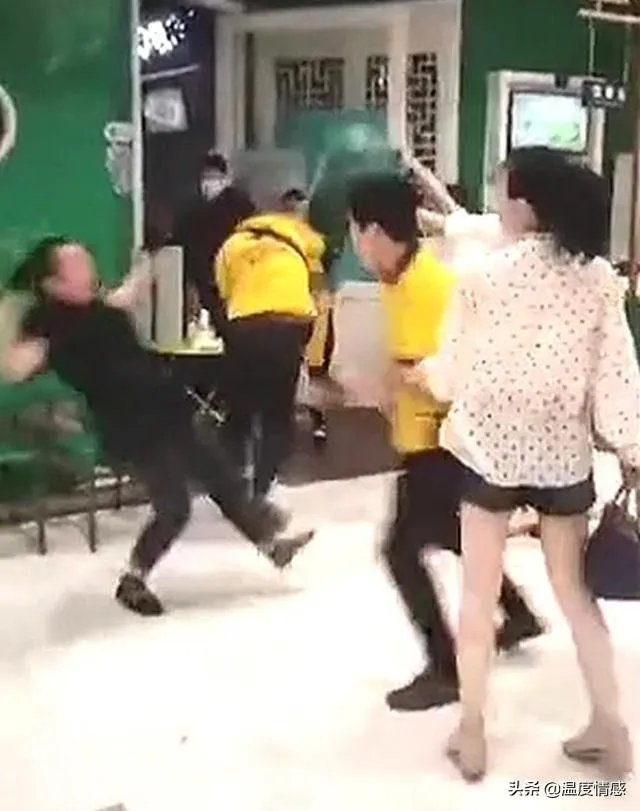 美团女外卖员