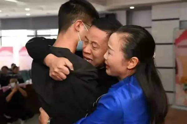 孙海洋夫妇顺利接到孙卓,你对这件事有何感触?