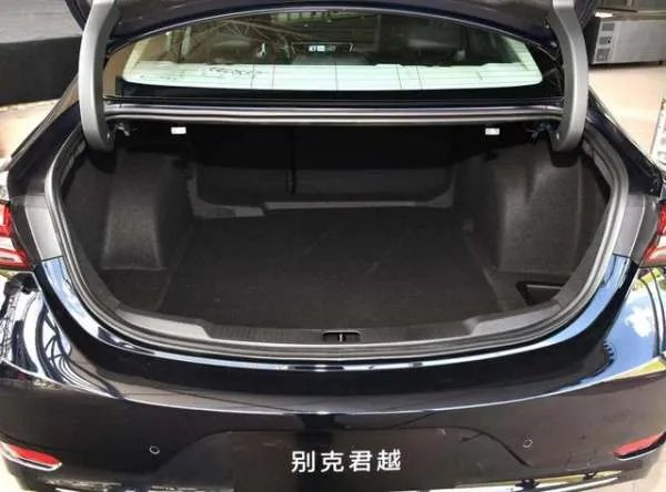 不到22万的中大型轿车,入门版的别克君越,配置够用吗?