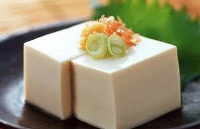 关于高三男生豆腐上雕出牡丹花一事,你有何看法?