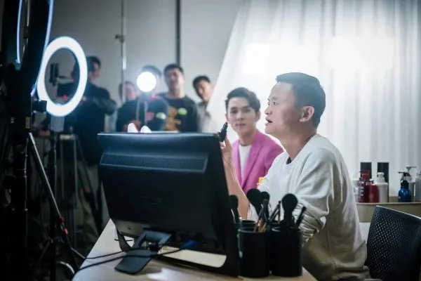 李诞发文道歉称以后会注意，你觉得直播带货有哪些细节需要注意？