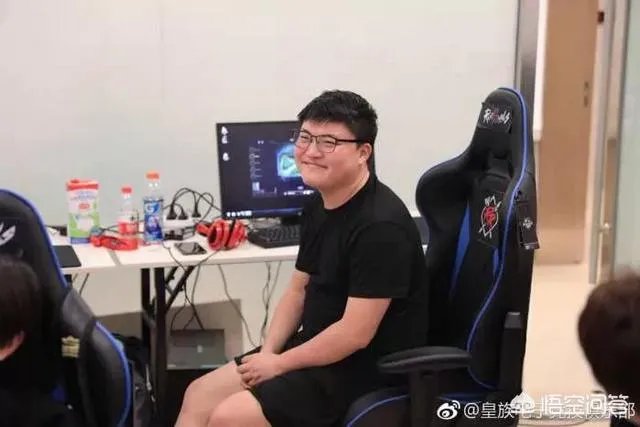 7月11日LOL皇族官方微博称:Uzi手伤加重,接下来比赛将暂时离场,你怎么看?