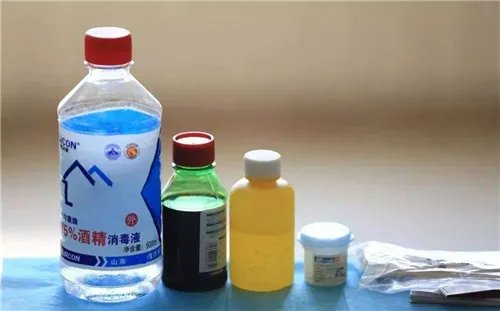 透明胶痕迹如何去掉