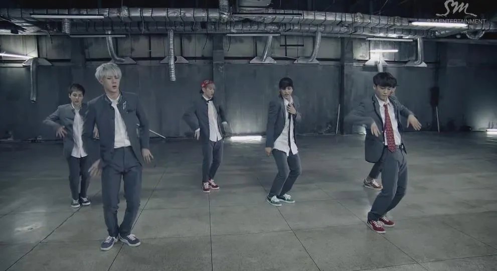 咆哮剧情版mv解析(EXO《咆哮》到底多厉害)