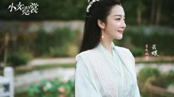 被狗毁掉星途的演员:李依晓没获得一句道歉,为何还要被骂整容脸?