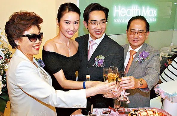 黎姿辅导女儿功课变猫妈,49岁的她是怎样兼顾家庭与工作的?