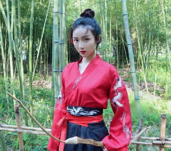 任豪借大海和月亮之名回应恋情,为何会引发争议?
