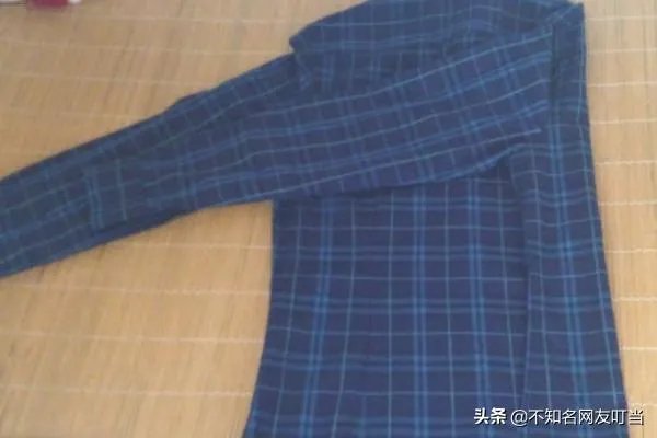 如何叠长袖的衣服?