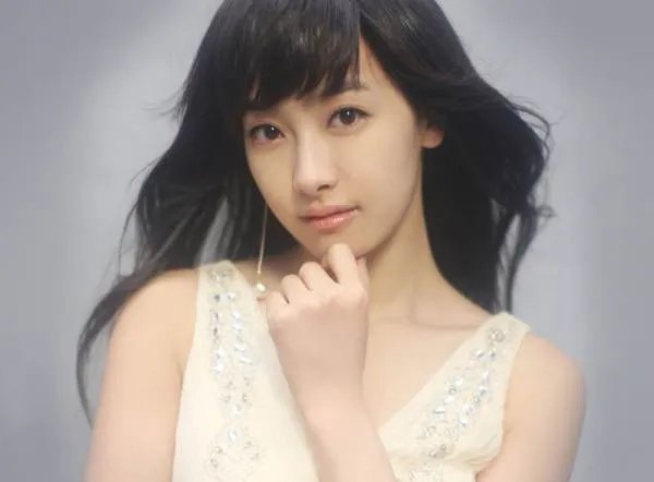 咒文MV里的那个女生是谁