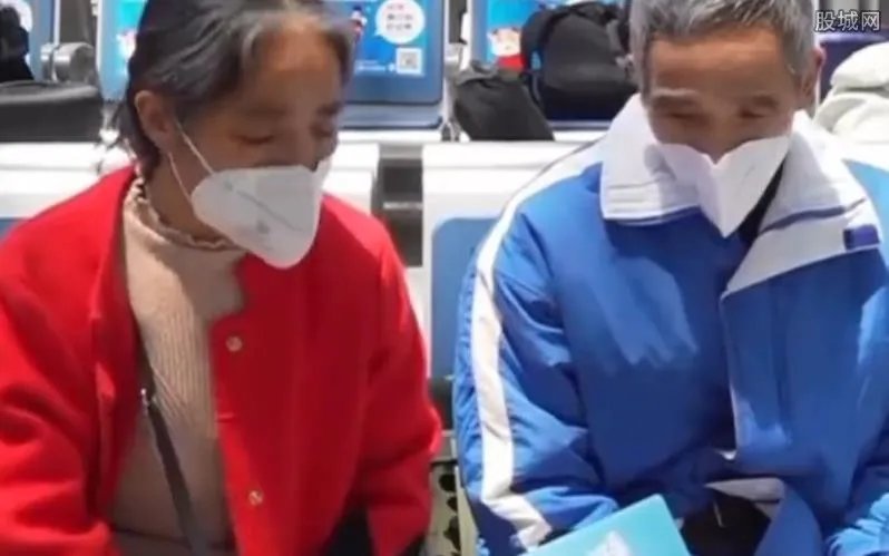 夫妻来沪看病后流浪街头哽咽受访 来看事件始末