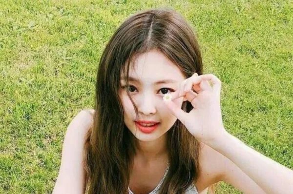 权志龙探班jennie,他们之间是什么关系?