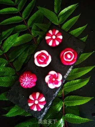 莲蓉花朵和果子
