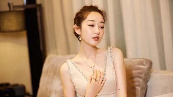 蒋梦婕自曝两次遭遇电话诈骗，明星比普通人更容易被骗吗？