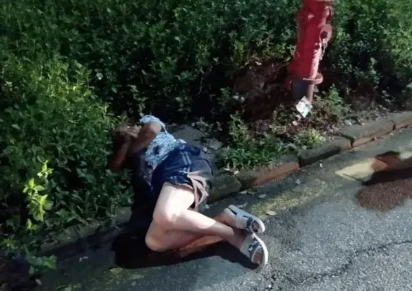 吉林女子醉酒倒地冻得瑟瑟发抖,被过路男子一把拽起,该女子为何要醉酒?