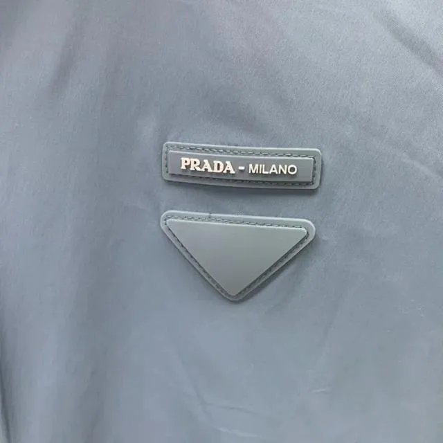 普拉达的服装风格是什么?