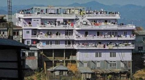 印度一男子娶39位妻子,全家181人住同一层楼,后来怎样?