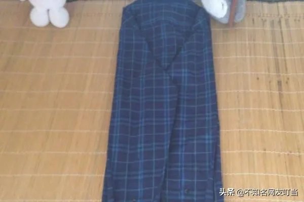 如何叠长袖的衣服?