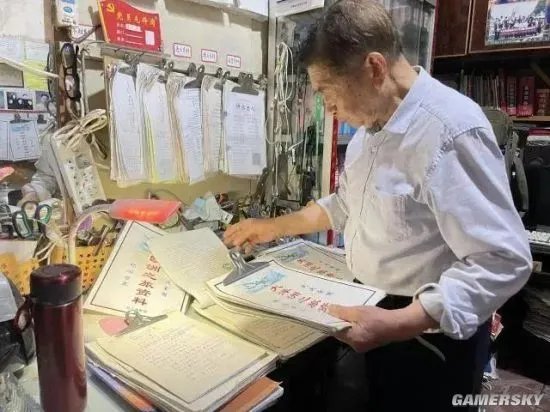 长沙87岁老人自费40万环游世界 27年去过27个国家