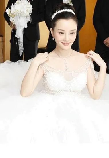 中国设计师兰玉的婚纱有名吗?有哪些女明星穿过?