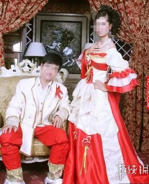 确定没欠摄影师钱?结婚照拍成冥婚照?这下场好惨啊