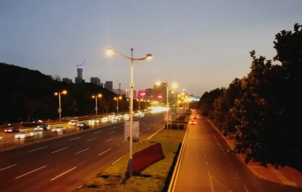 “夜色阑珊”是什么意思?